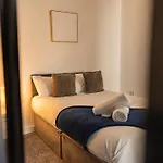 Legion House Three * Μίντλεσμπρο