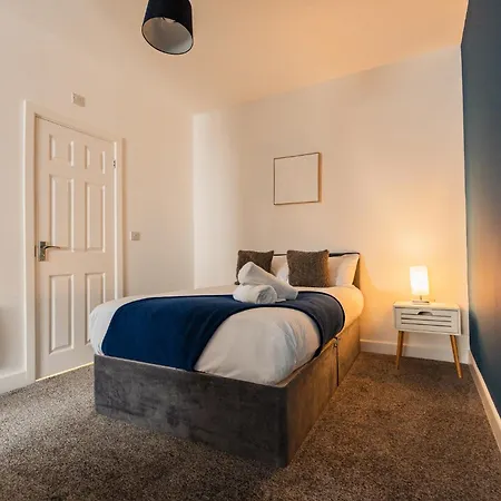 Daire Legion House Three *